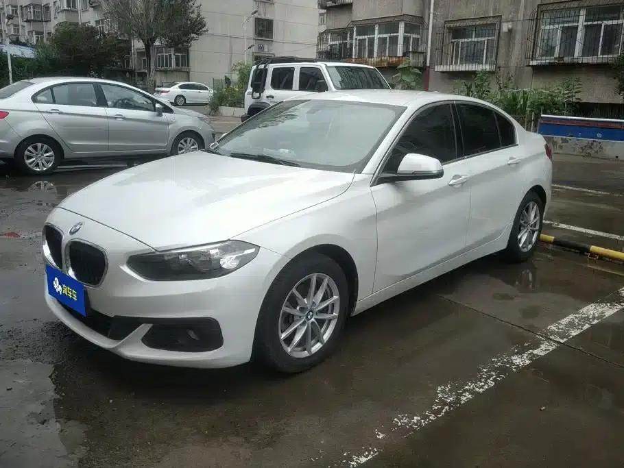 BMW 1 Series 2018 118i Fashion Edition — миниатюра 1