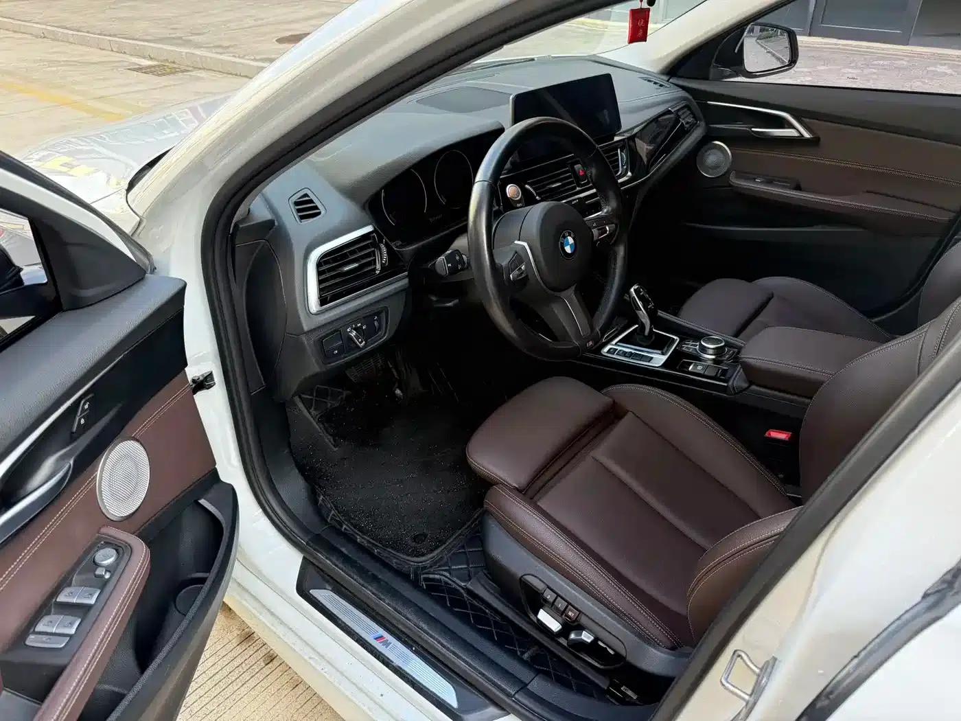 2022 BMW 1 Series 120i M Sport Shadow Edition — миниатюра 4