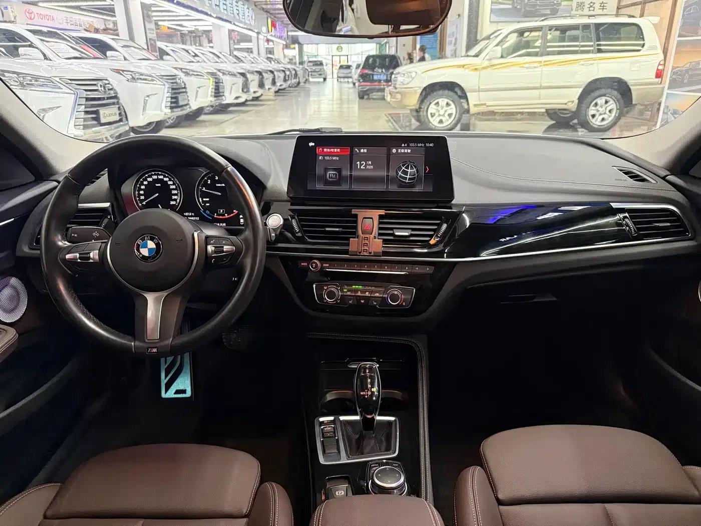 BMW 1 Series 2023 120i M Sport Shadow Edition — миниатюра 13
