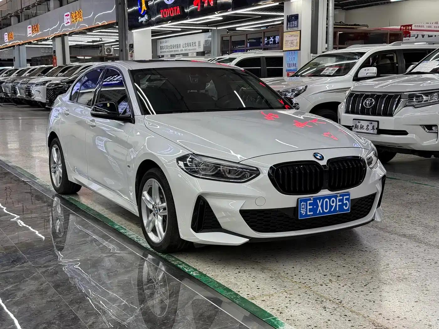 BMW 1 Series 2023 120i M Sport Shadow Edition — миниатюра 3