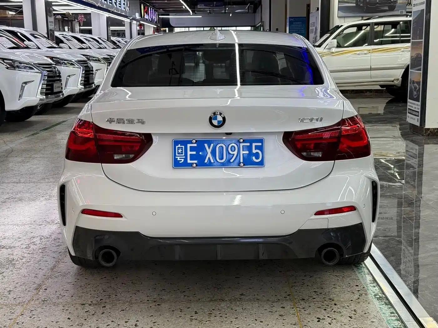BMW 1 Series 2023 120i M Sport Shadow Edition — миниатюра 4