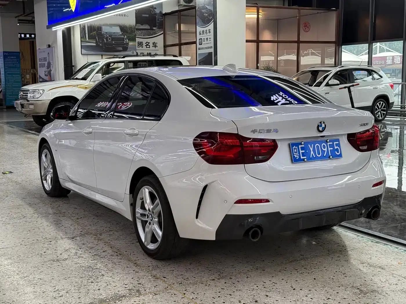BMW 1 Series 2023 120i M Sport Shadow Edition — миниатюра 5