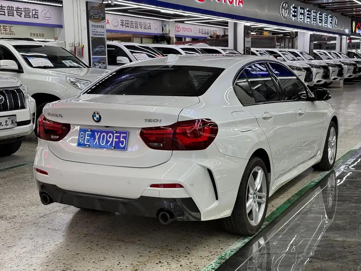 BMW 1 Series 2023 120i M Sport Shadow Edition — миниатюра 6