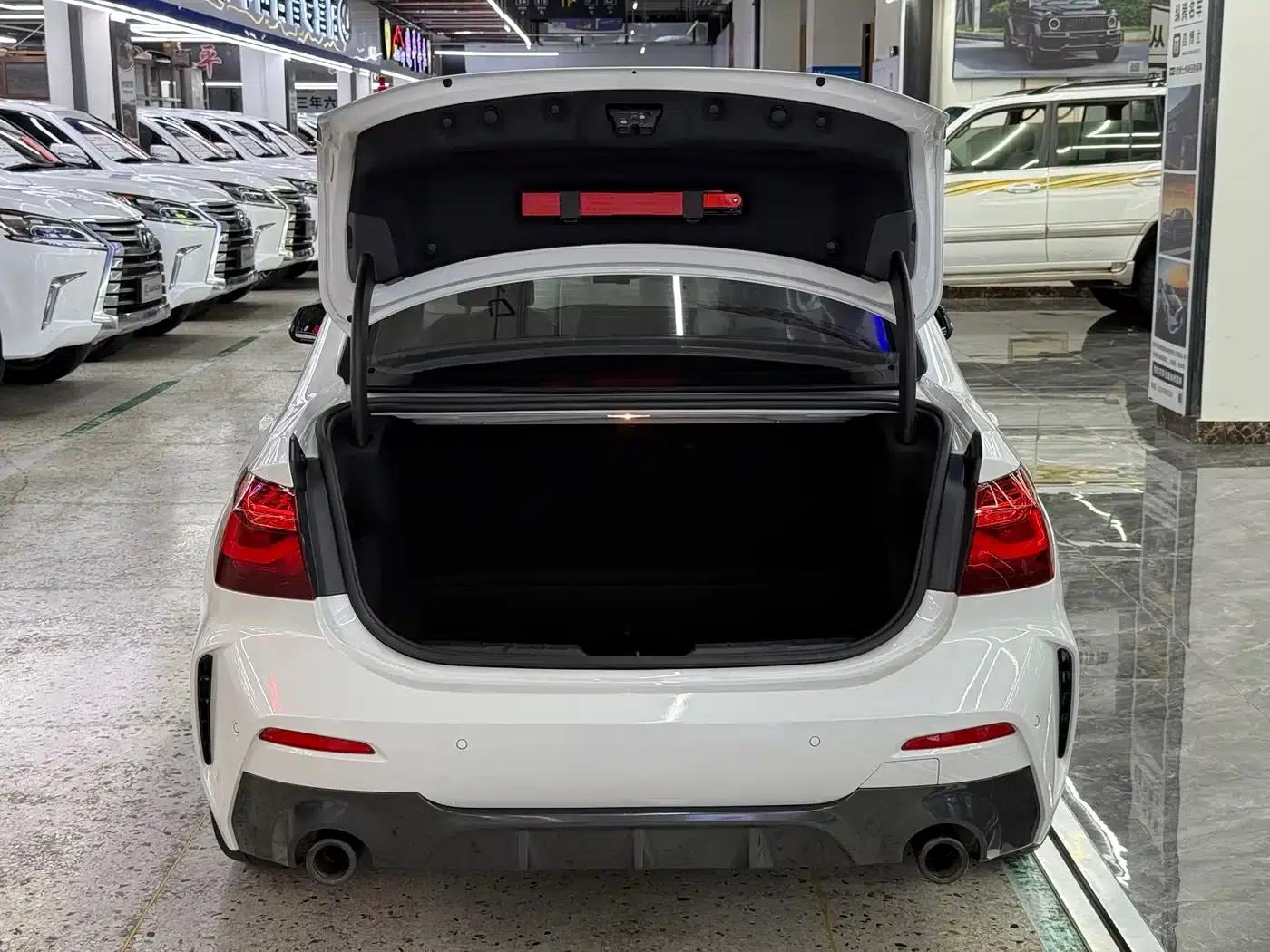 BMW 1 Series 2023 120i M Sport Shadow Edition — миниатюра 7