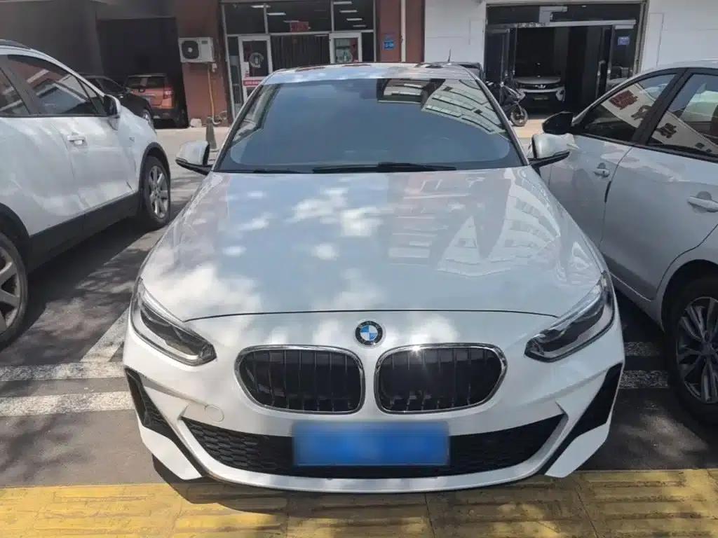2019 BMW 1 Series 120i Leading M Sport Package — миниатюра 3
