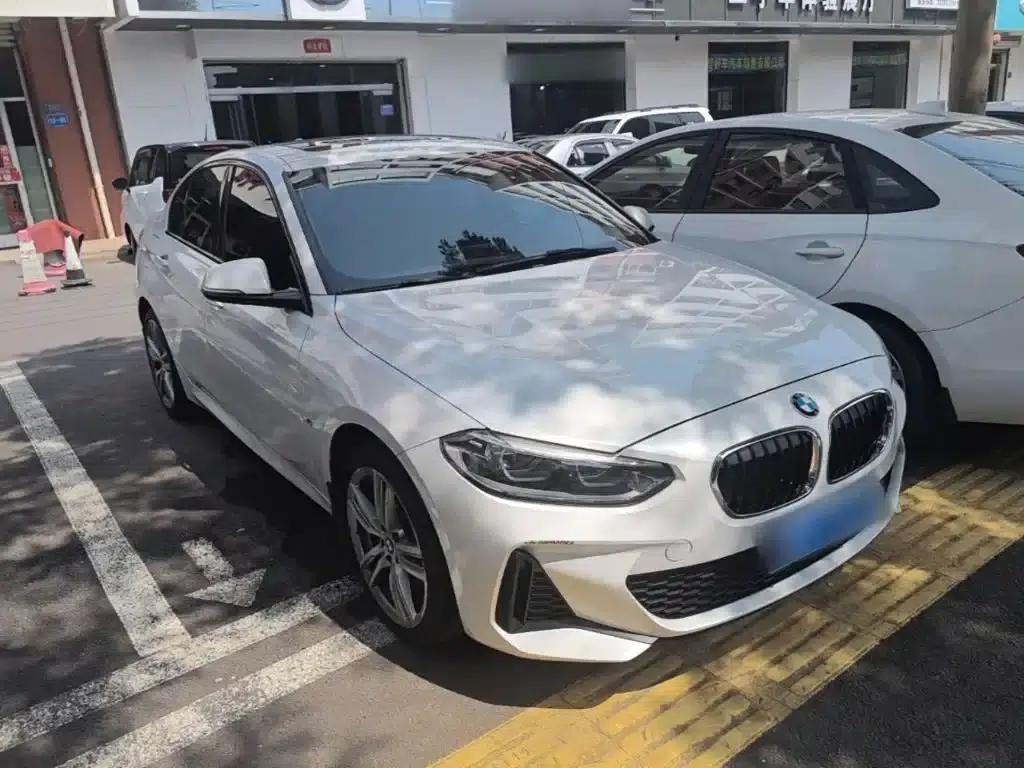 2019 BMW 1 Series 120i Leading M Sport Package — миниатюра 4