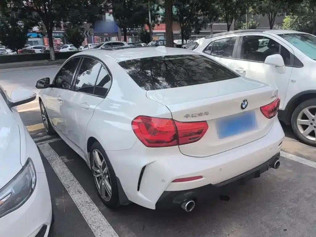 2019 BMW 1 Series 120i Leading M Sport Package — миниатюра 5
