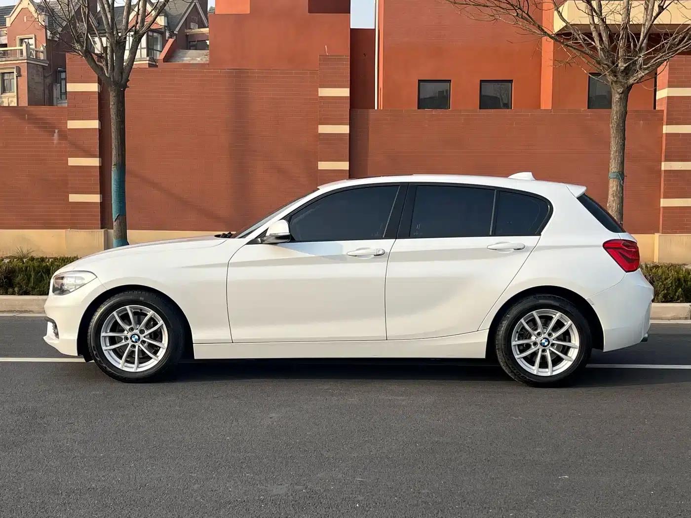 2016 BMW 1 Series Imported Model 118i Leading Edition — миниатюра 3