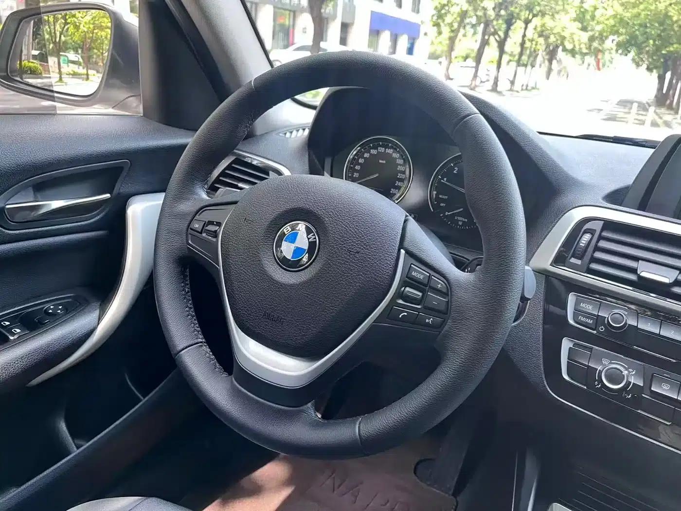 2018 BMW 1 Series Imported Model 118i Leading Edition — миниатюра 4