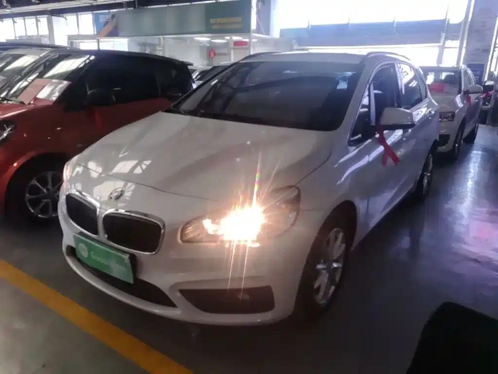 2016 BMW 2 Series Gran Tourer 218i Fashion Edition — миниатюра 1