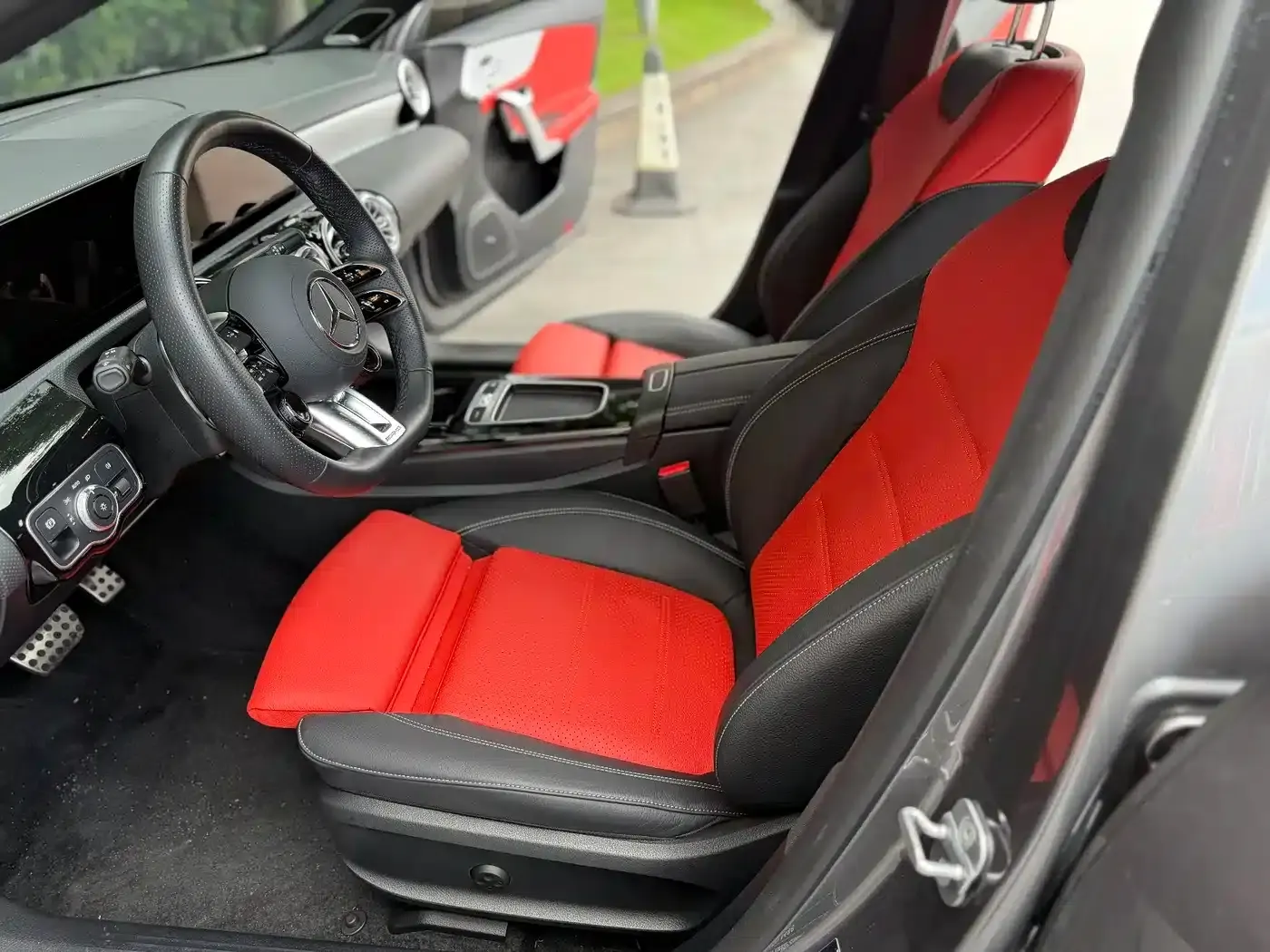 2025 Mercedes-Benz A-Class AMG A 35 L 4MATIC — миниатюра 5