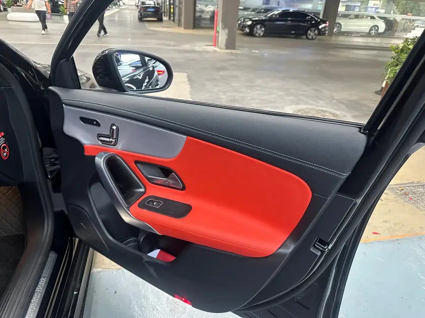 2025 Mercedes-Benz A-Class AMG A 35 L 4MATIC — миниатюра 14