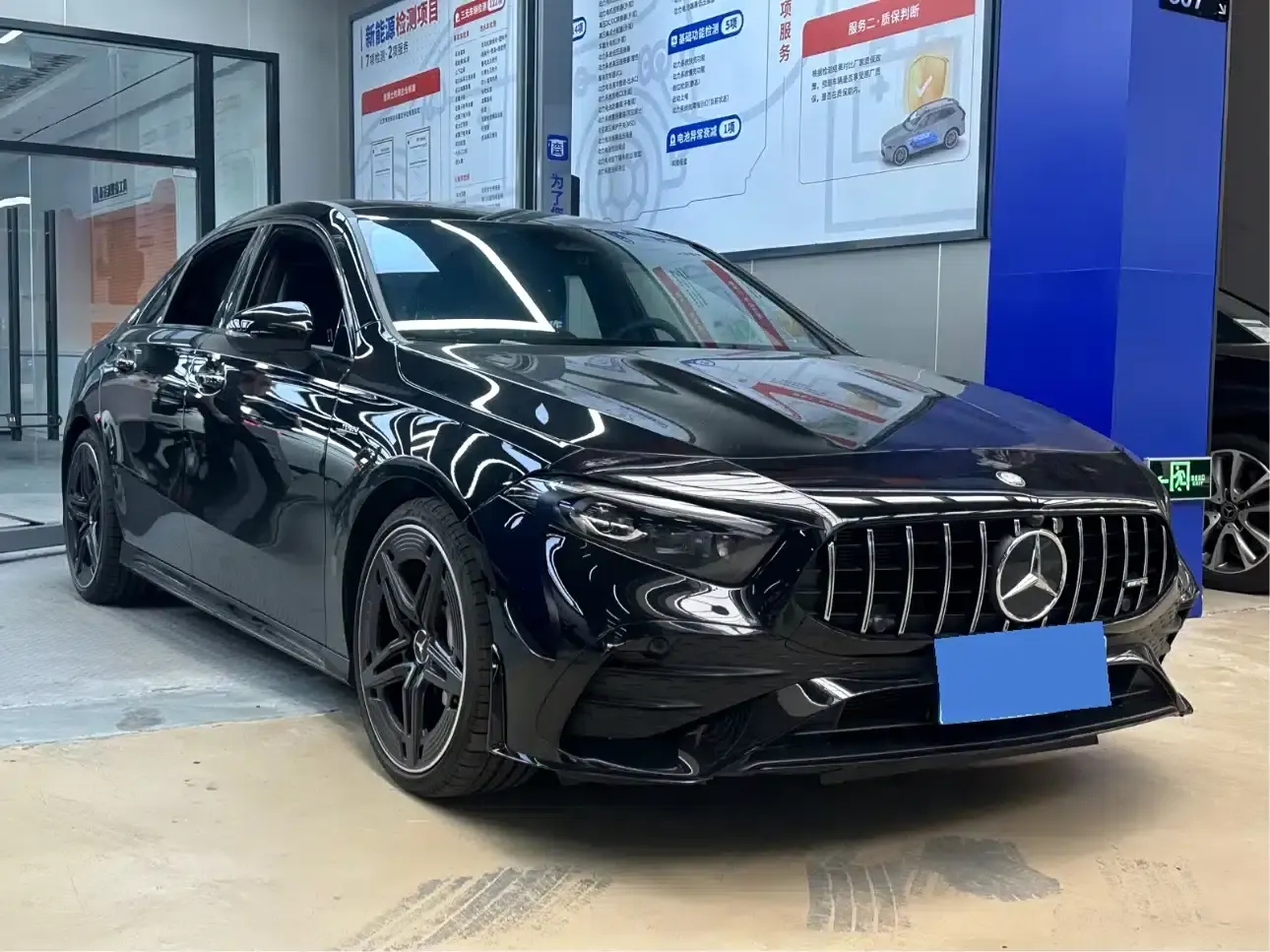 2025 Mercedes-Benz A-Class AMG A 35 L 4MATIC — миниатюра 3