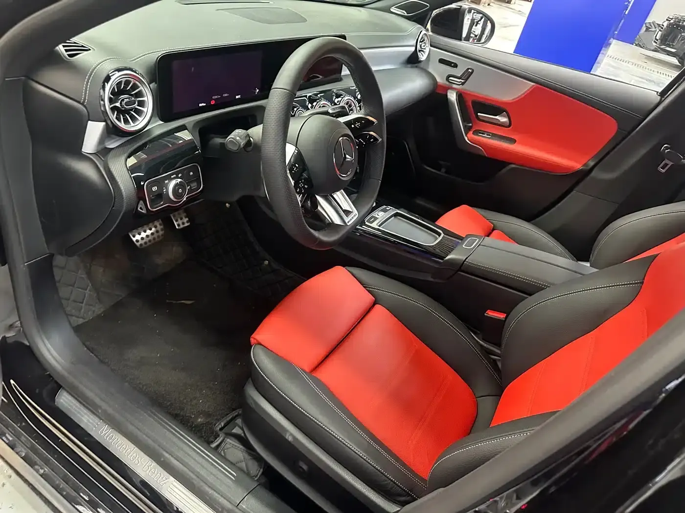 2025 Mercedes-Benz A-Class AMG A 35 L 4MATIC — миниатюра 4