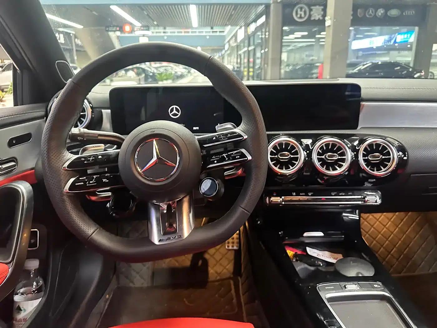 2025 Mercedes-Benz A-Class AMG A 35 L 4MATIC — миниатюра 8