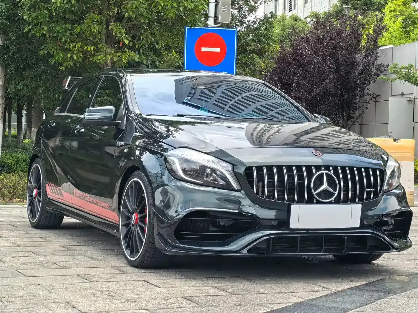 2016 Mercedes-Benz A-Class AMG (Imported) AMG A 45 4MATIC — миниатюра 3