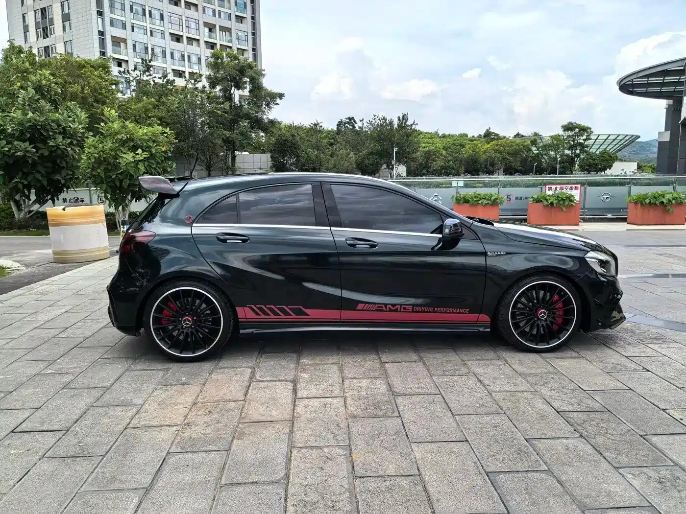 2016 Mercedes-Benz A-Class AMG (Imported) AMG A 45 4MATIC — миниатюра 31