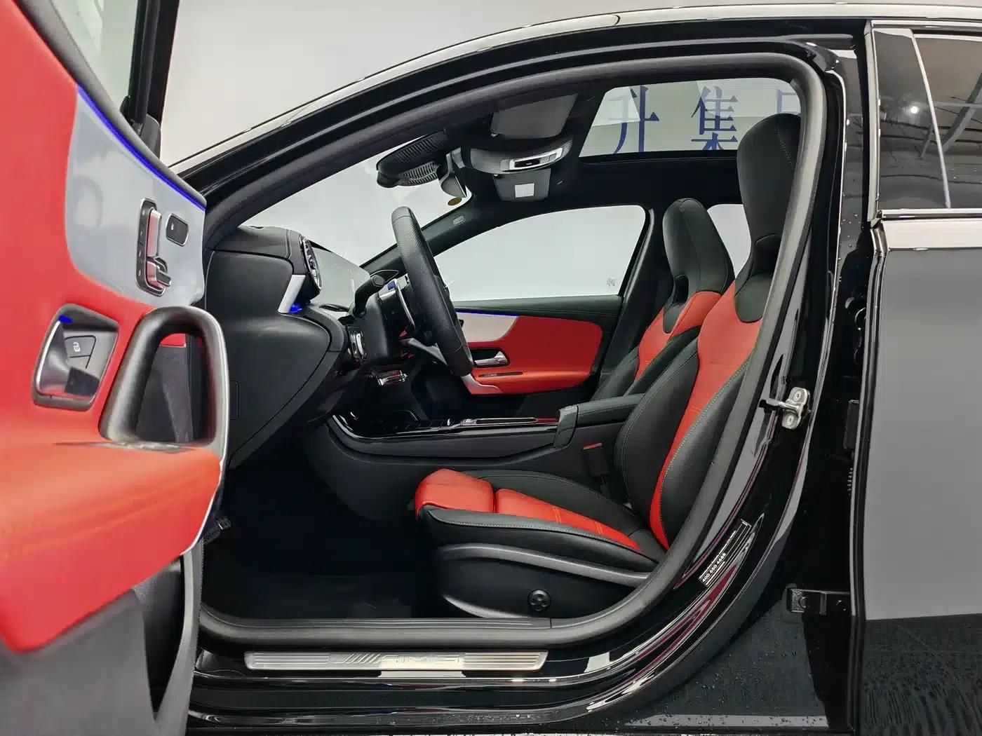Imported 2025 Mercedes-Benz A-Class AMG A 35 4MATIC — миниатюра 11