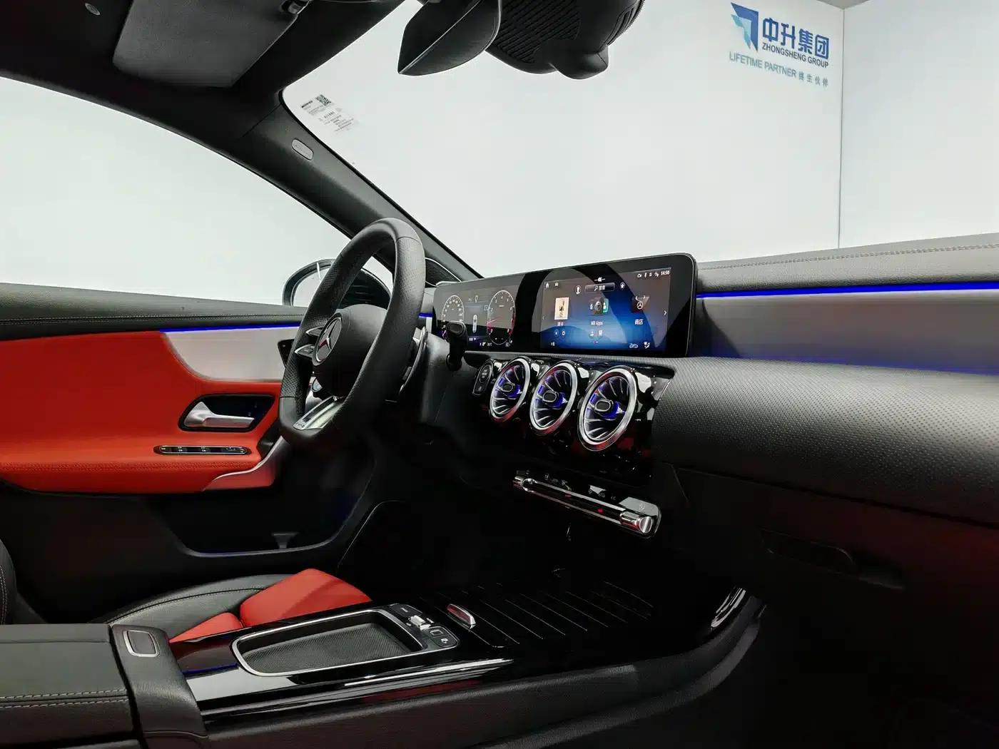 Imported 2025 Mercedes-Benz A-Class AMG A 35 4MATIC — миниатюра 15