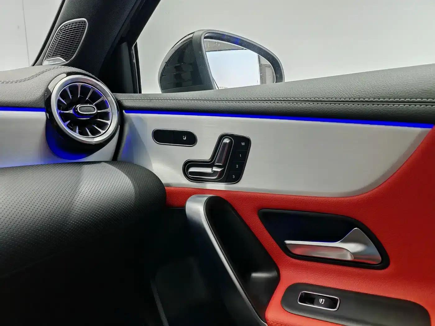 Imported 2025 Mercedes-Benz A-Class AMG A 35 4MATIC — миниатюра 17