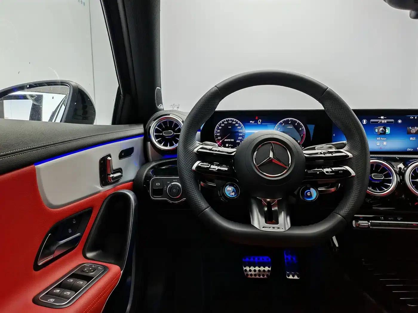 Imported 2025 Mercedes-Benz A-Class AMG A 35 4MATIC — миниатюра 9