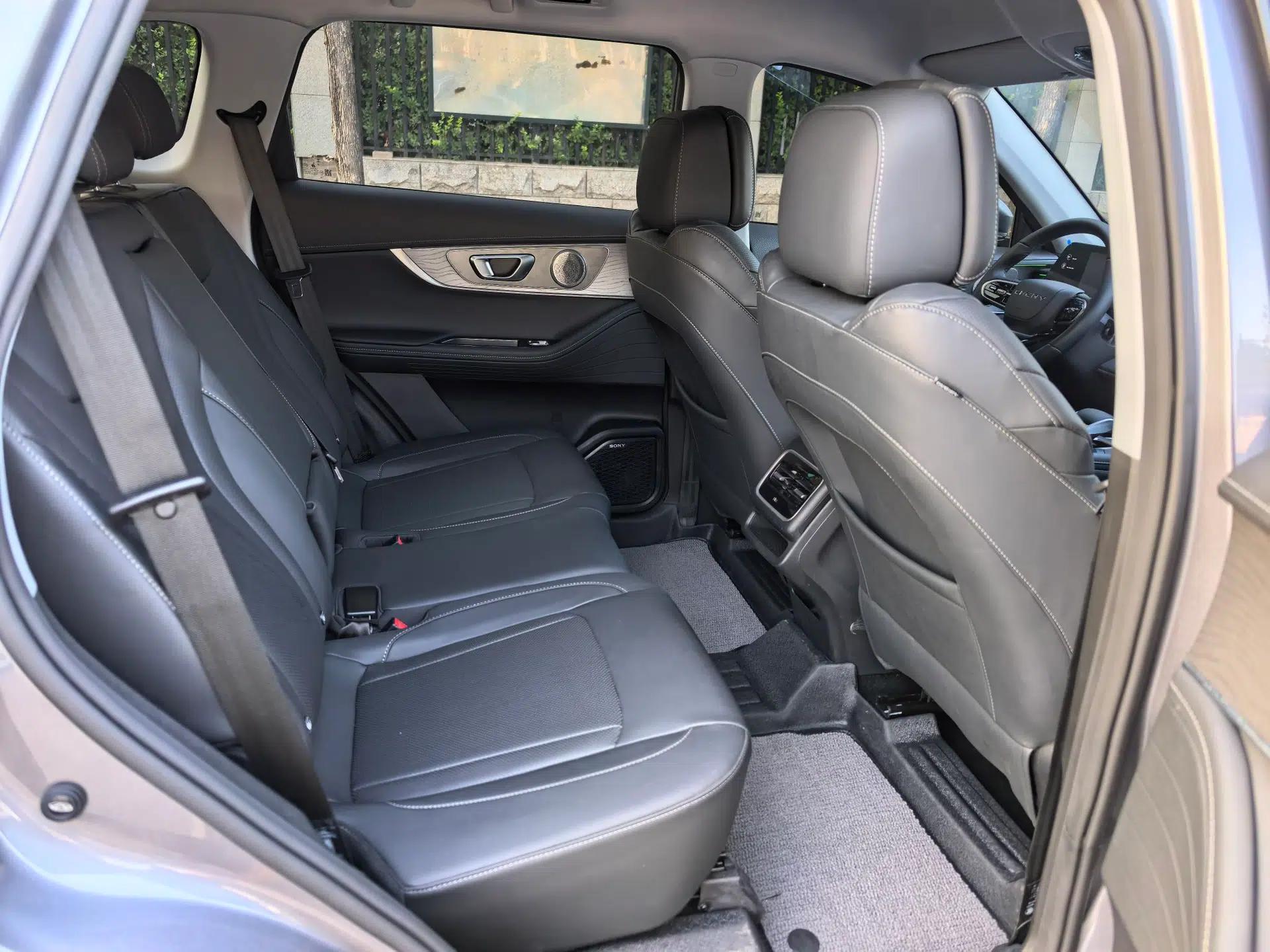 Chery Tiggo 8 PRO 2024 Champion Edition 290T Two-Wheel Drive High-Gloss Version 7 Seats — миниатюра 22