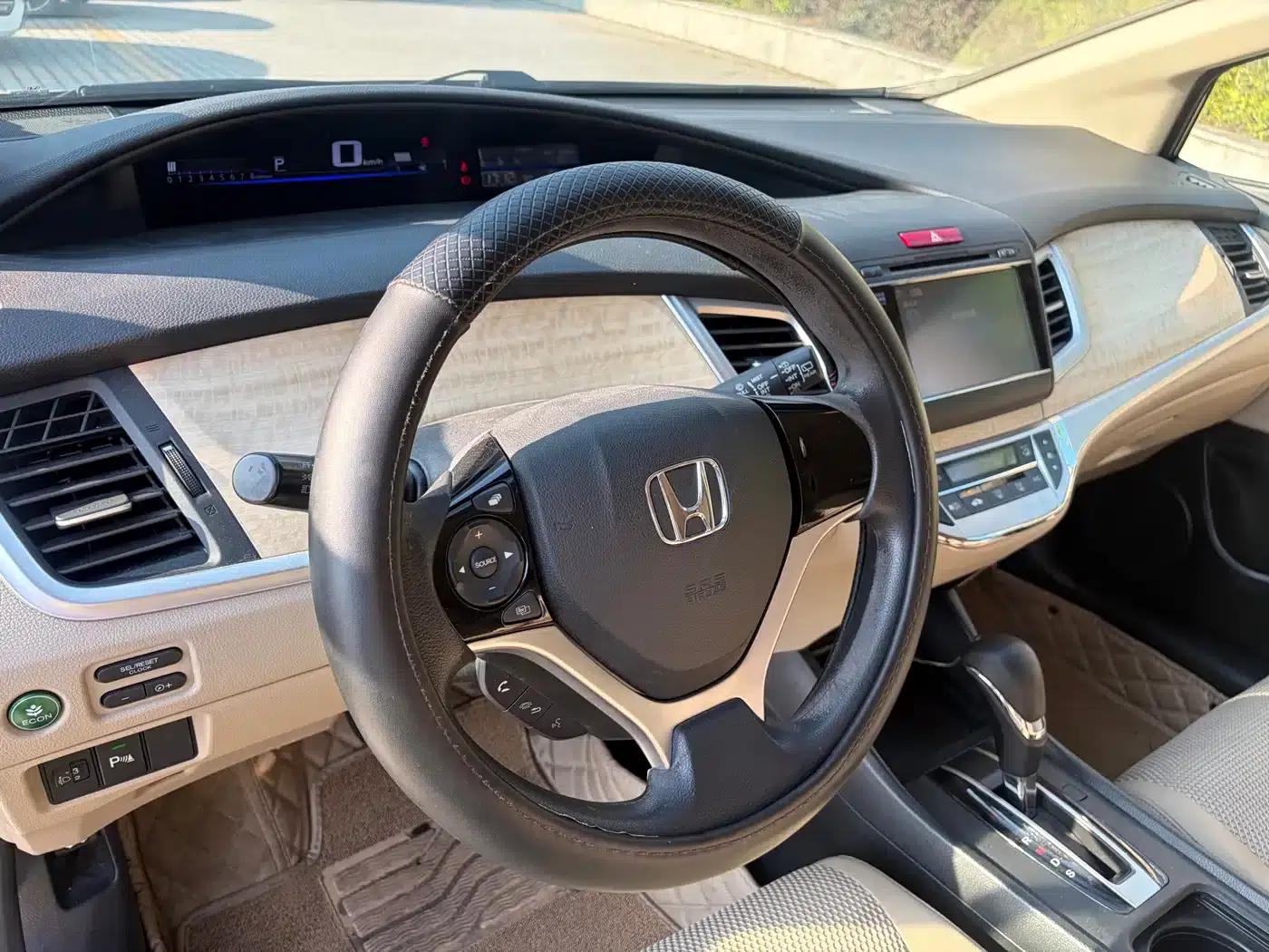 Jade 2014 1.8L Automatic Comfort Elite Edition 5-seater — миниатюра 14