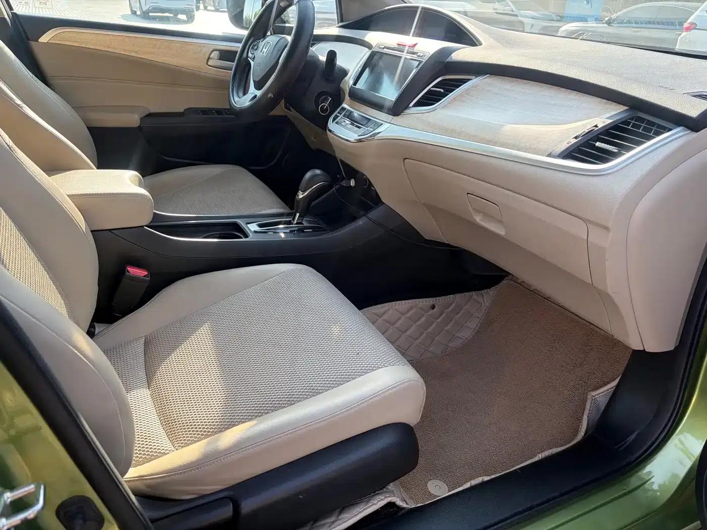 Jade 2014 1.8L Automatic Comfort Elite Edition 5-seater — миниатюра 23