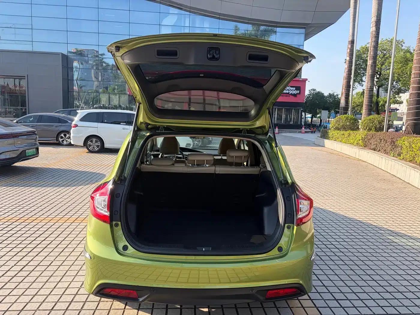 Jade 2014 1.8L Automatic Comfort Elite Edition 5-seater — миниатюра 26