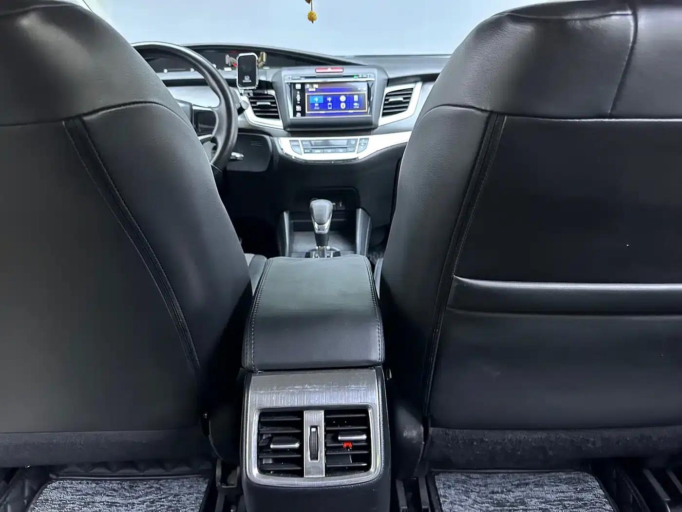 Jade 2013 1.8L Automatic Comfort Edition 5-seater — миниатюра 10