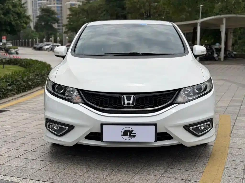 Jade 2016 1.8L Automatic Comfort Elite Edition 5-seater — миниатюра 2