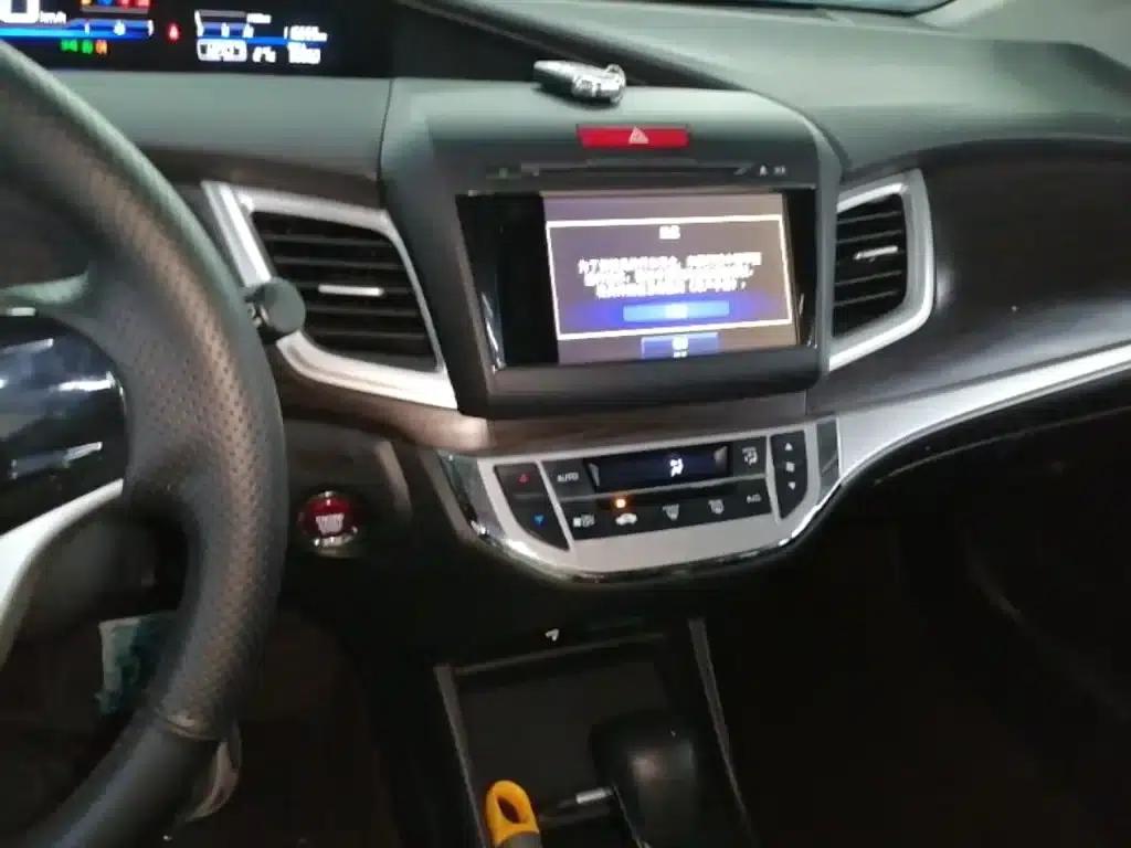 Jade 2014 1.8L Automatic Comfort Elite Edition 5-seater — миниатюра 13