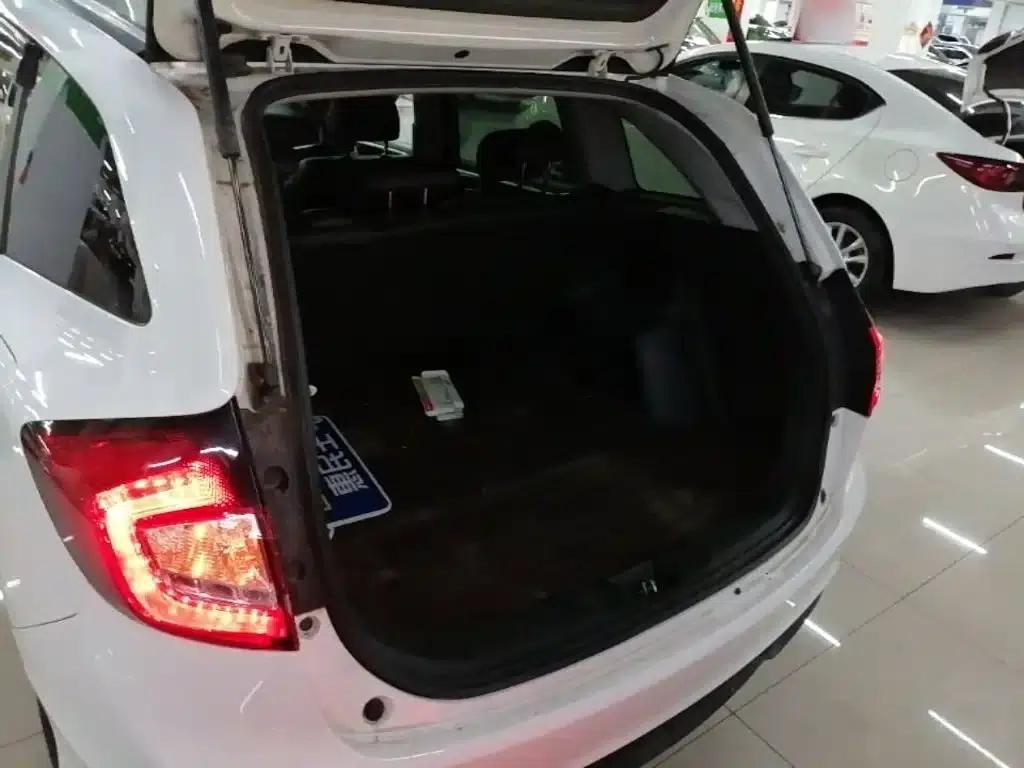 Jade 2014 1.8L Automatic Comfort Elite Edition 5-seater — миниатюра 19