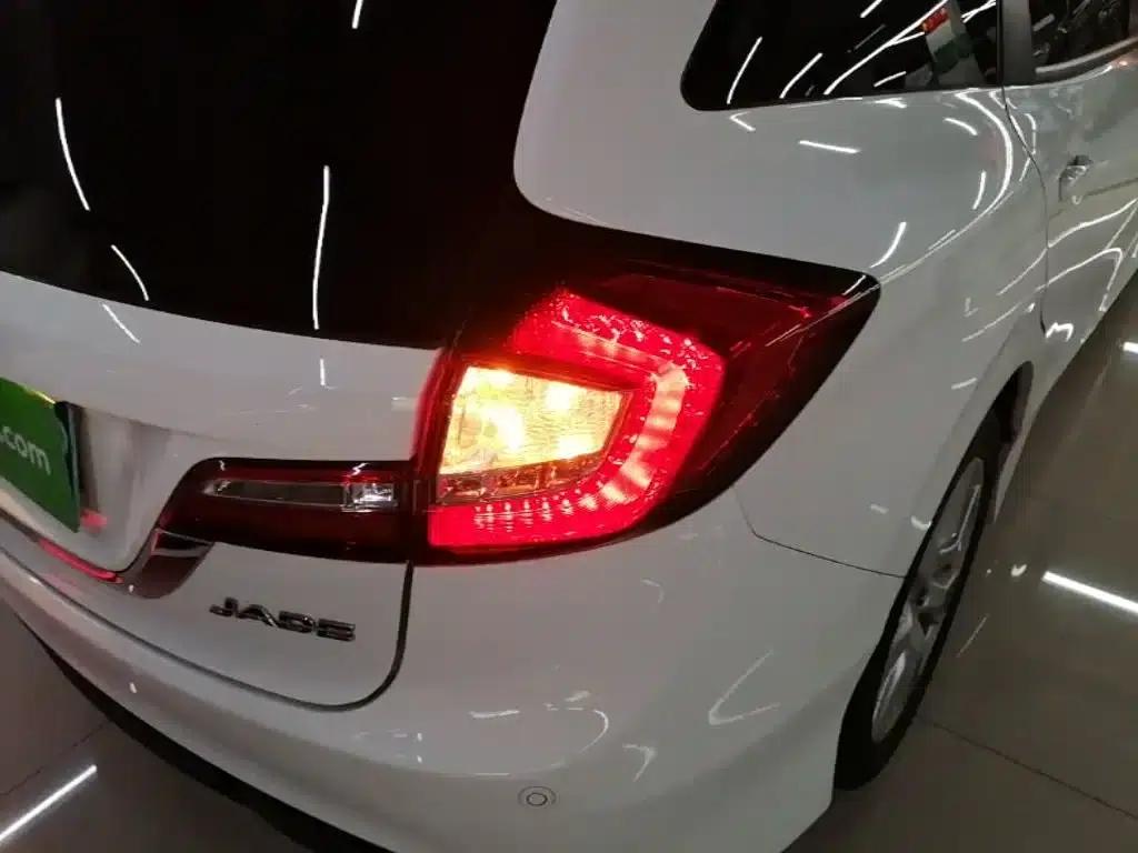 Jade 2014 1.8L Automatic Comfort Elite Edition 5-seater — миниатюра 8