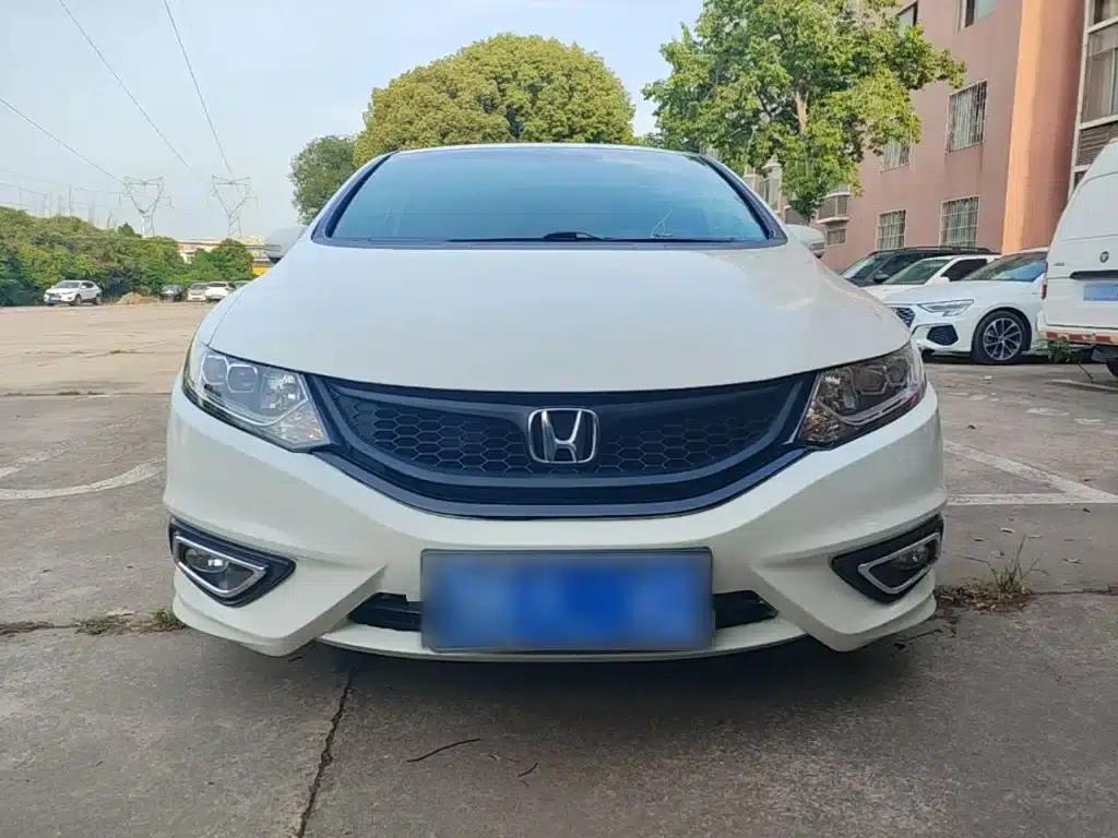 Jade 2014 1.8L CVT Luxury Premium Edition 5-seater — миниатюра 3