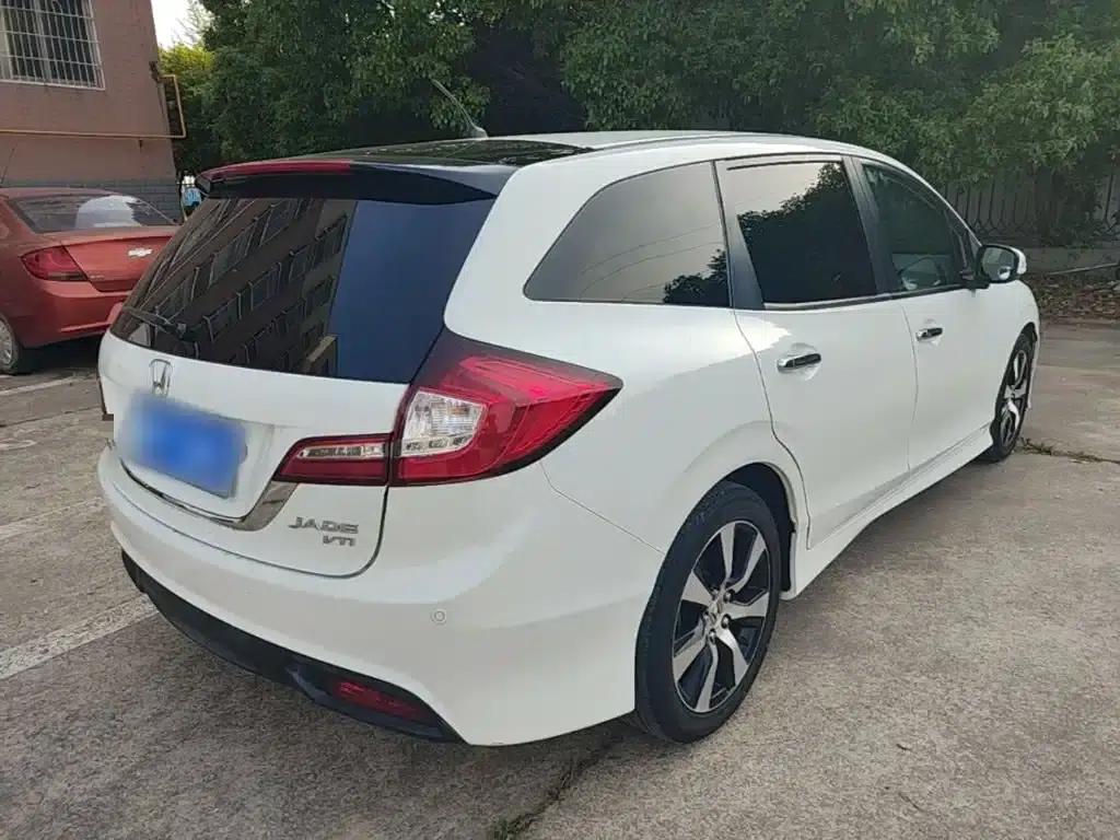 Jade 2014 1.8L CVT Luxury Premium Edition 5-seater — миниатюра 5