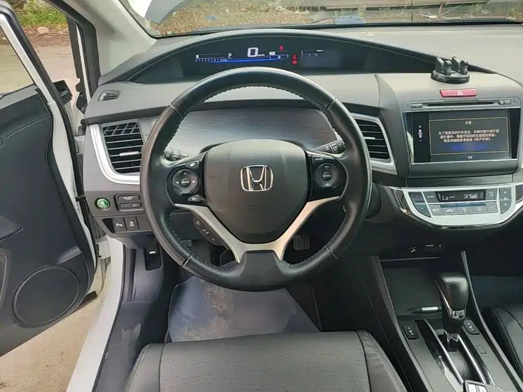 Jade 2014 1.8L CVT Luxury Premium Edition 5-seater — миниатюра 7