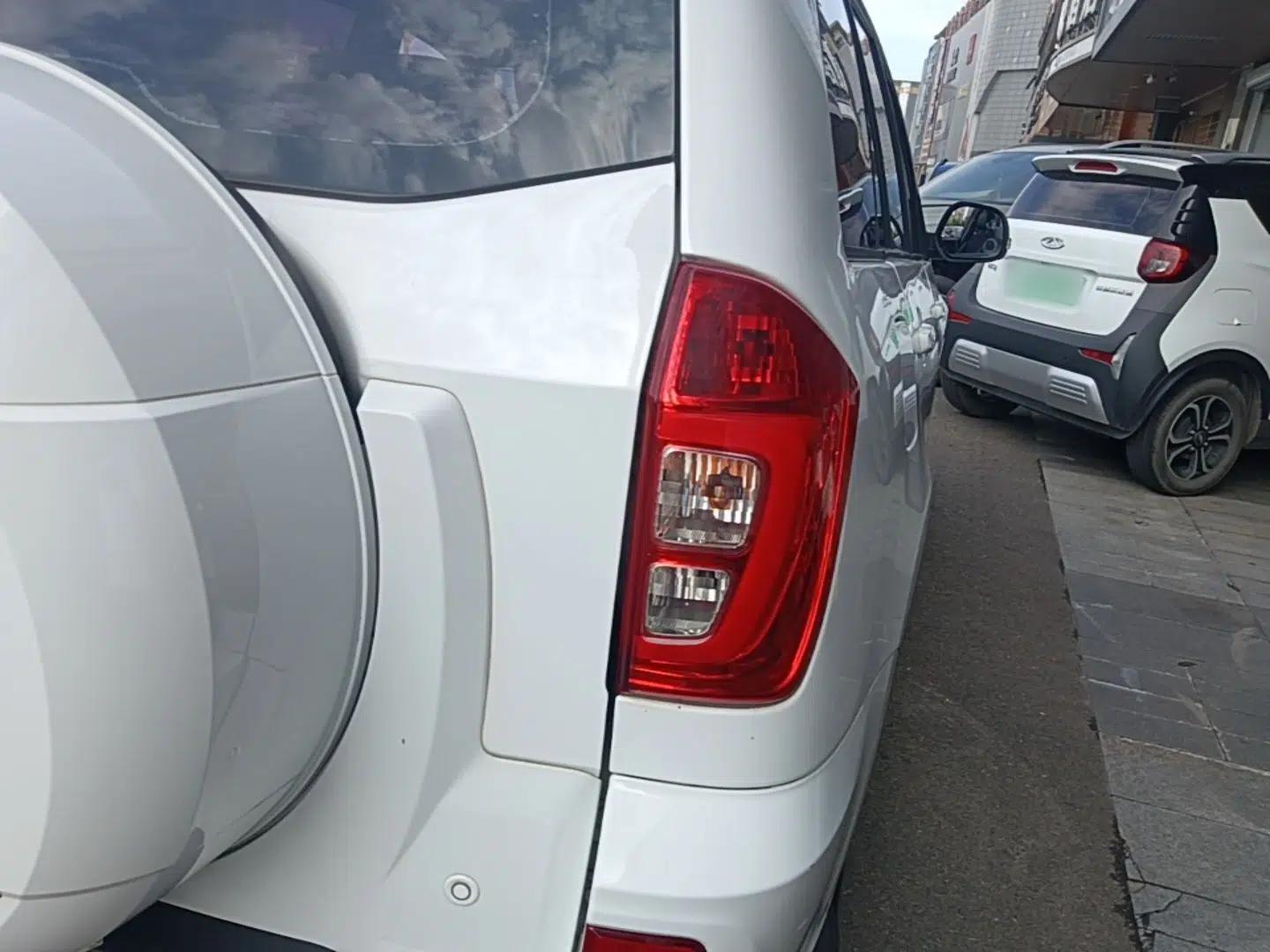 Chery Tiggo 3 2016 1.6L Manual ZhiShang Edition — миниатюра 9