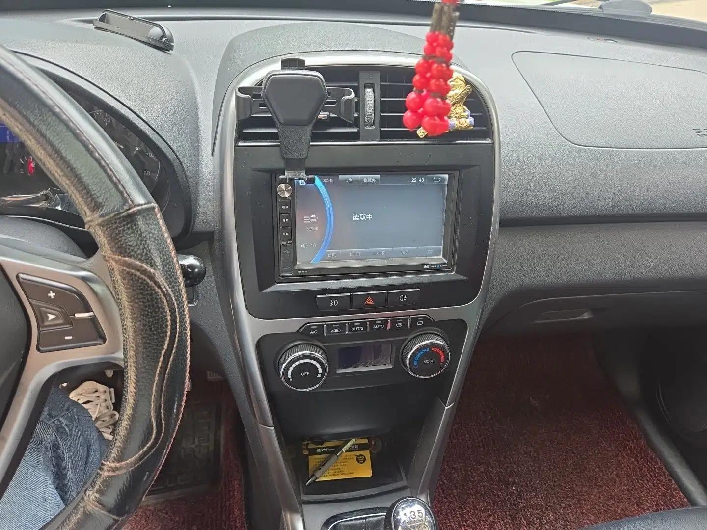 Chery Tiggo 3 2015 1.6L Manual Luxury Commemorative Edition — миниатюра 13