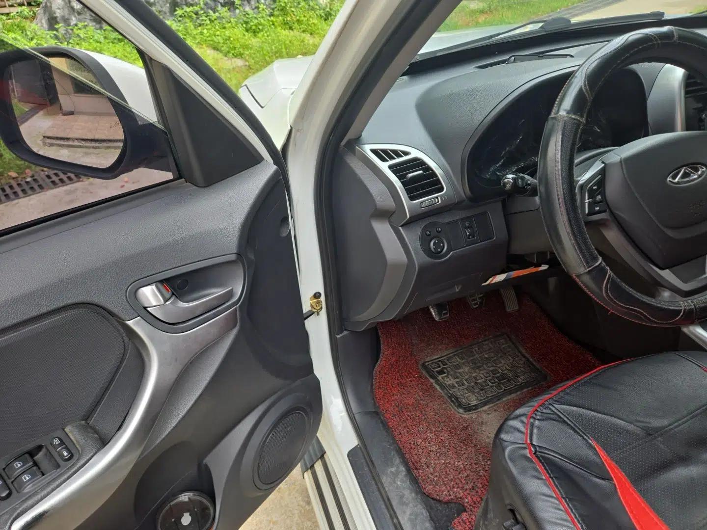 Chery Tiggo 3 2015 1.6L Manual Luxury Commemorative Edition — миниатюра 16