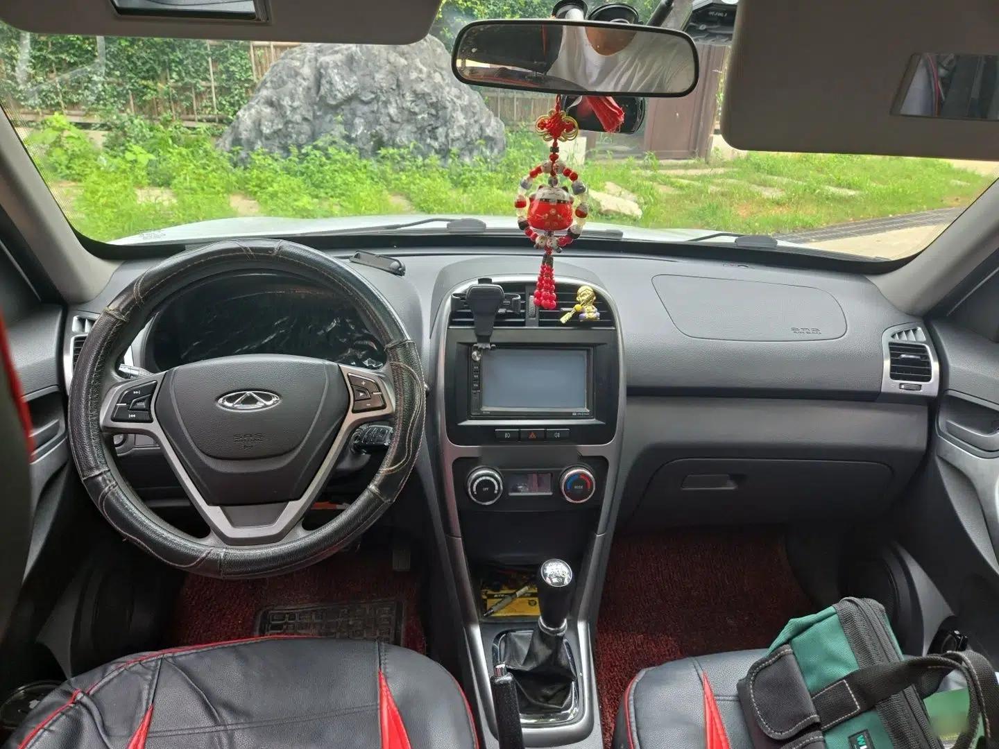Chery Tiggo 3 2015 1.6L Manual Luxury Commemorative Edition — миниатюра 9