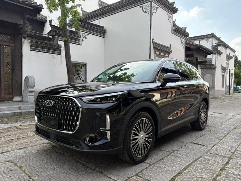 Chery Tiggo 8 L 2024 2.0T Two-Wheel Drive Prestige Version 5 Seats — миниатюра 1