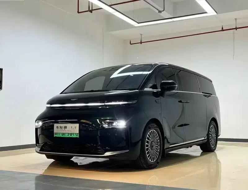 Wingzhen L380 2024 Model 140kWh 6-Seater 4WD Ultra — миниатюра 1