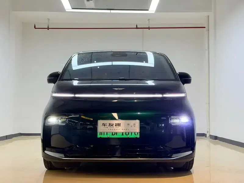 Wingzhen L380 2024 Model 140kWh 6-Seater 4WD Ultra — миниатюра 2