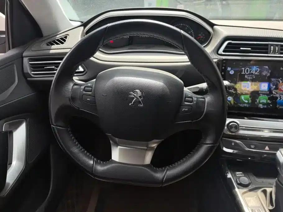 Peugeot 308 2018 1.6L Automatic Luxury Edition — миниатюра 15