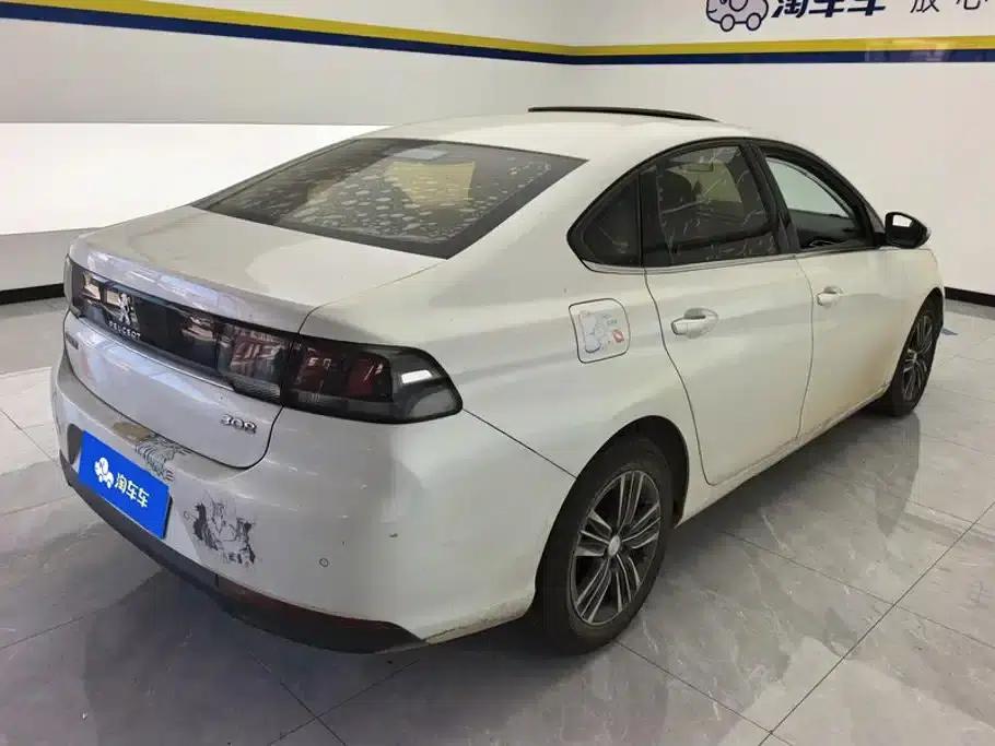 Peugeot 308 2018 1.6L Automatic Luxury Edition — миниатюра 3