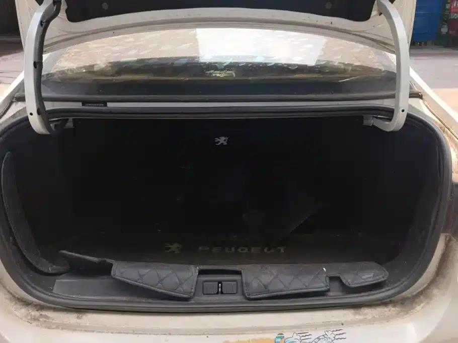 Peugeot 308 2018 1.6L Automatic Luxury Edition — миниатюра 4