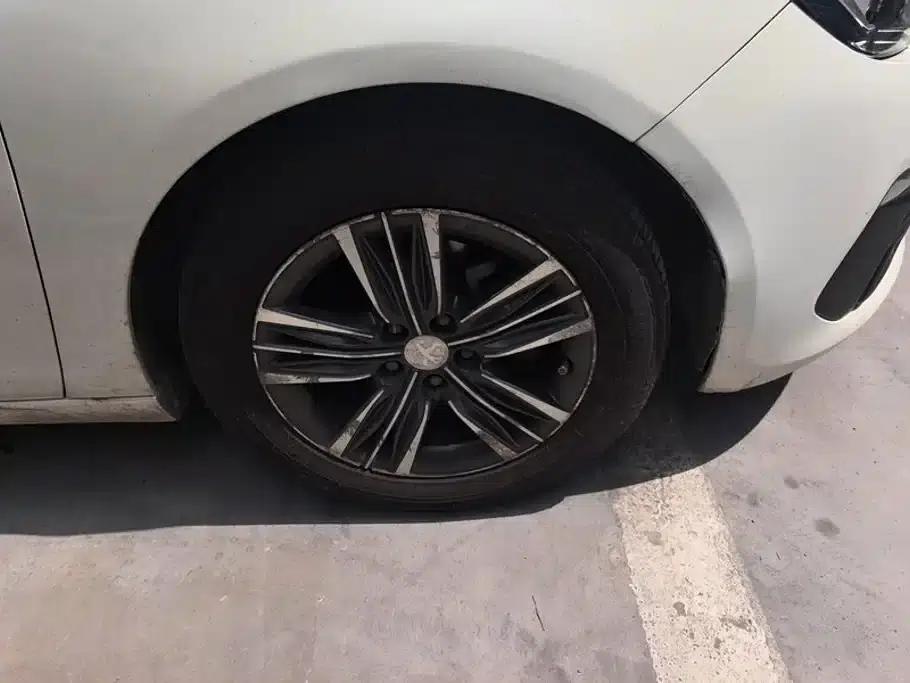 Peugeot 308 2018 1.6L Automatic Luxury Edition — миниатюра 6