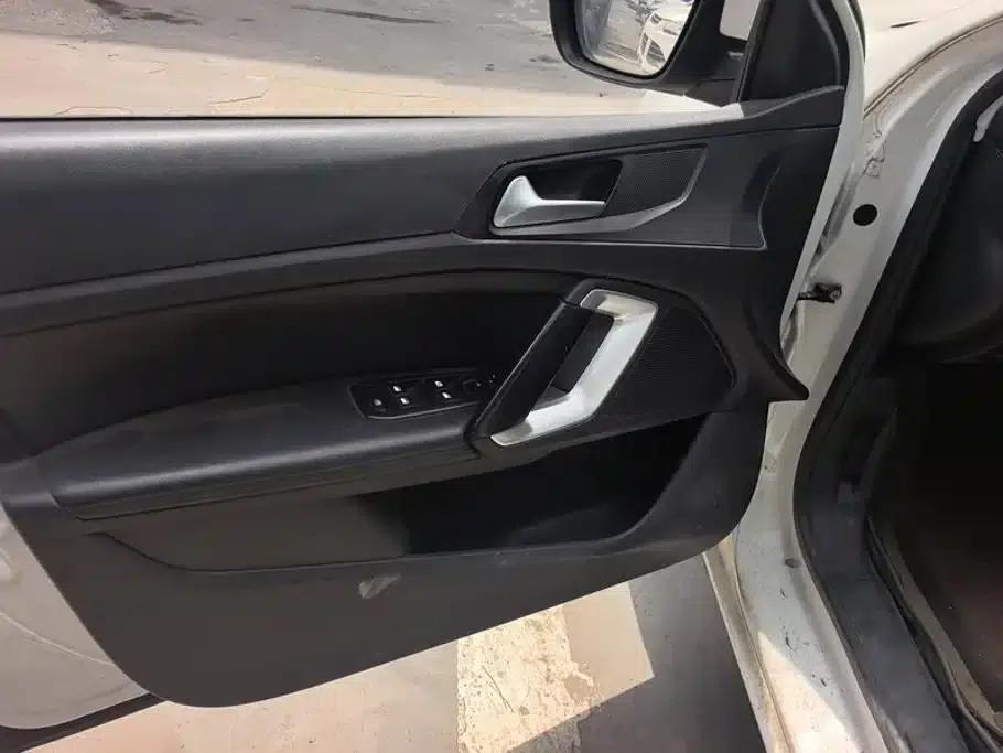 Peugeot 308 2018 1.6L Automatic Luxury Edition — миниатюра 7