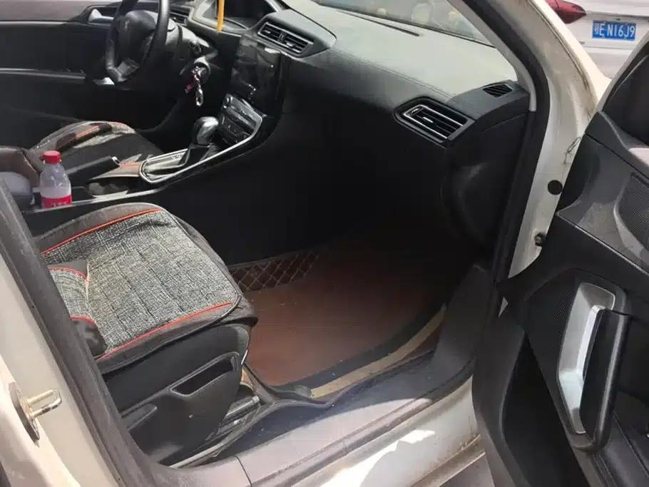 Peugeot 308 2018 1.6L Automatic Luxury Edition — миниатюра 8